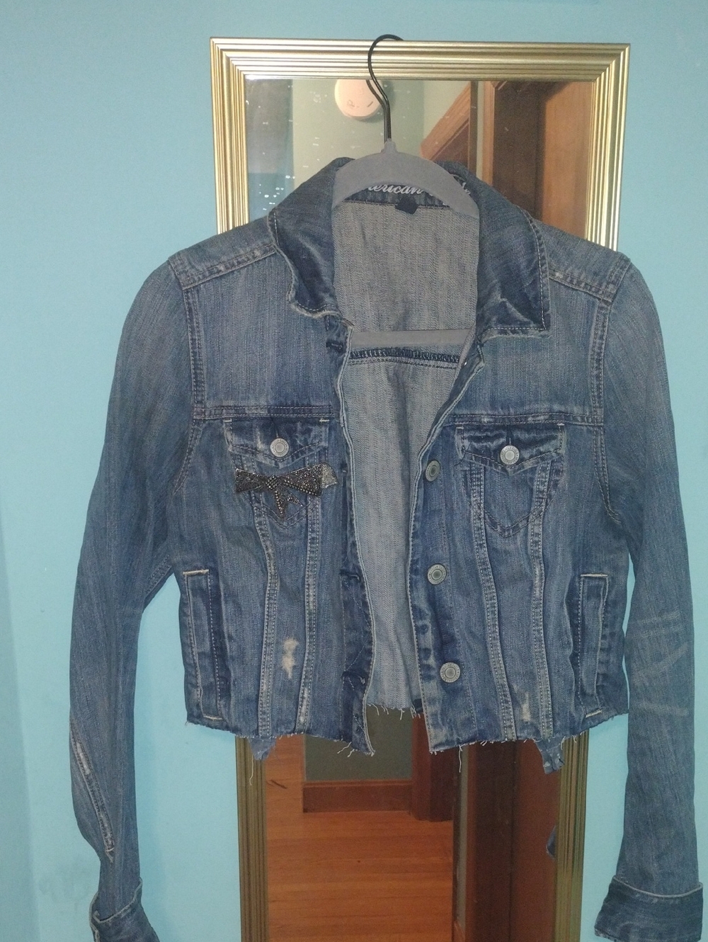 American Eagle Outfitters Cropped Blue Denim Jacket with Frayed Hem